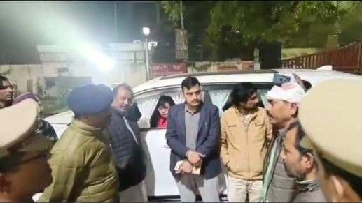 आधी रात का थाना दौरा: यूपी मंत्री का पुलिस पर भड़ास!